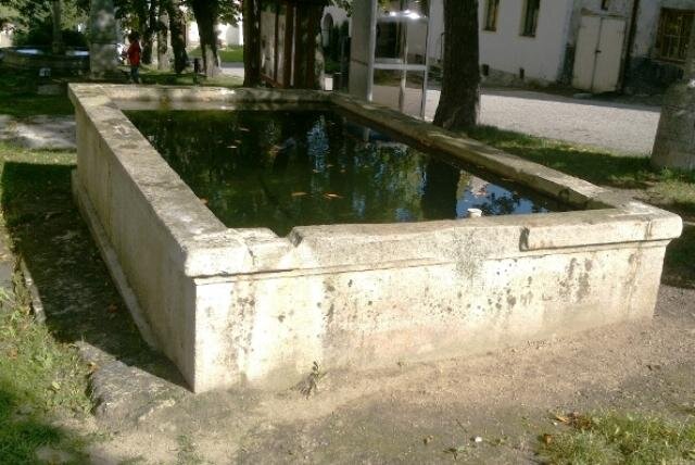 Soustava staveb měla v minulosti pro obec i praktický význam.