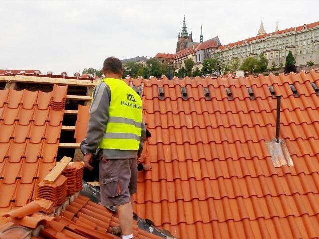Napojení stávající krytiny vikýře s podstřeším z olověného plechu na novou krytinu