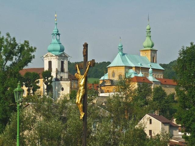 Pohled na kostel Navštívení Panny Marie před obnovou