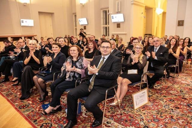 Hostitelem oceněných byl ministr zahraničních věcí Jan Lipavský (vpředu vpravo).