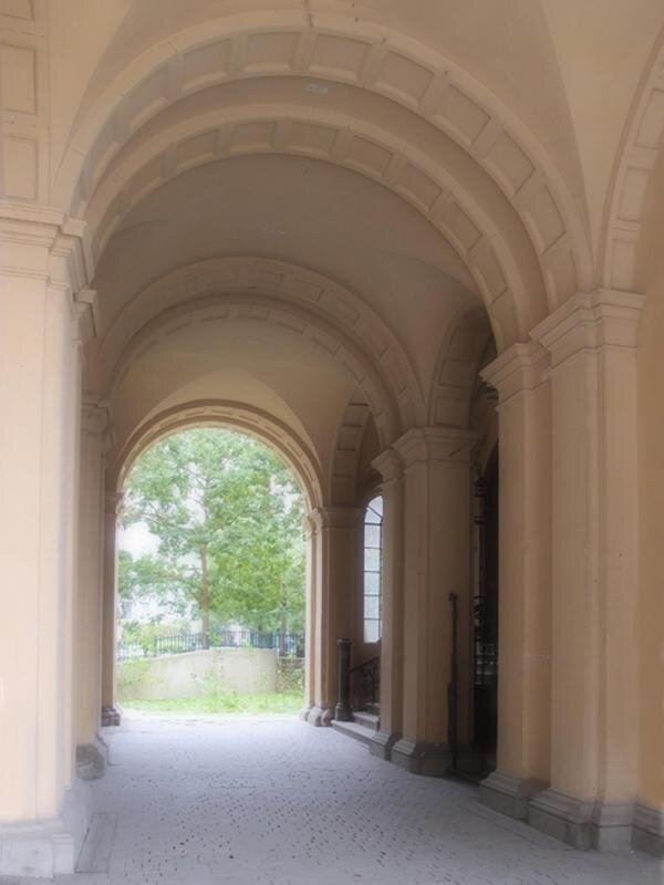 Průjezd do dvora