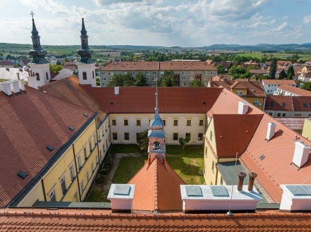 Pohled do nádvoří klášterního komplexu