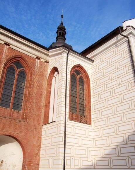 Spolek Gryspek pokračoval v restaurování fasád na kostele sv. Petra a Pavla v Kralovicích.