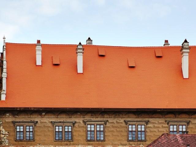 Střecha na zámku v Horšovském Týně září novotou díky bobrovkám Tondach.