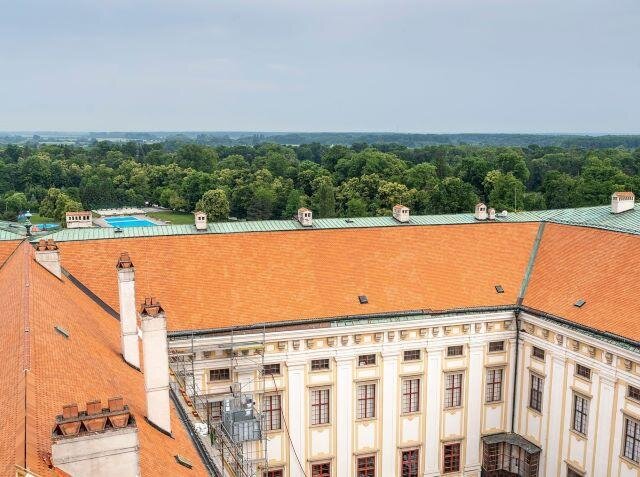 Pohled do vnitřních střech nádvoří zámku