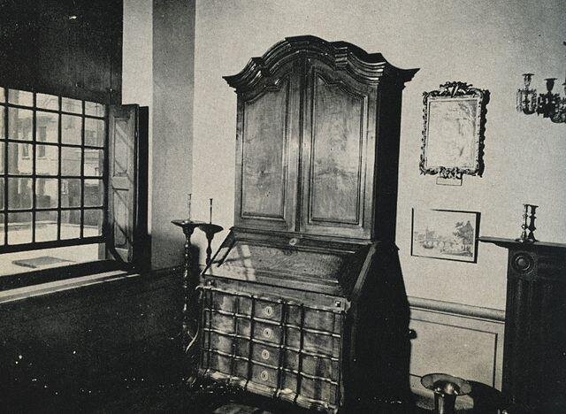 Kabinetní skříň z dílny Thomase Chippendale z let 1750–1760