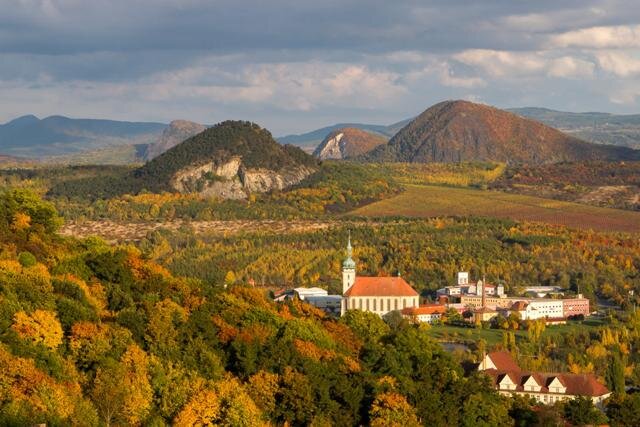 V místech, kde byla ještě před nedávnem prováděna těžba hnědého uhlí, vznikla úplně nová krajina.