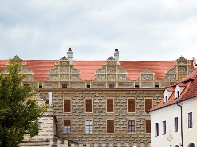 Střecha na zámku v Horšovském Týně září novotou díky bobrovkám Tondach.