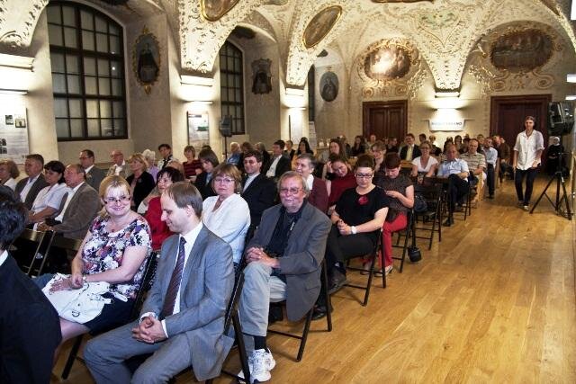 Účastníci slavnostního večera, který se uskutečnil po skončení konference o financování památek.