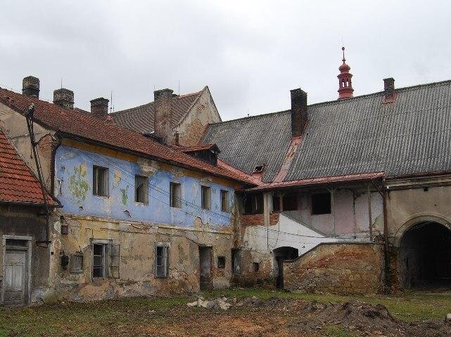 Část budovy M3 před demolicí novodobé přístavby