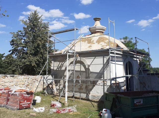 Obnažená zděná kopule před položením nových Prejzů Tondach