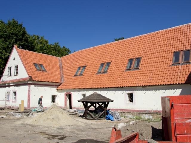 Dvorní průčelí špitálu během rekonstrukce