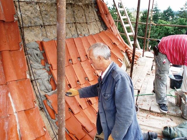 Rekonstrukce prejzové střechy kaple sv. Anny v Panenských Břežanech Karlem Markvartem z Prahy získala minulý rok několik ocenění.