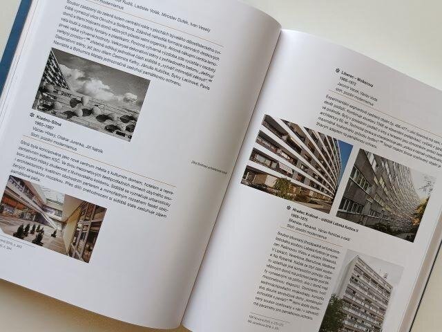 Publikaci doplňuje bohatá fotografická dokumentace dobrých příkladů bytových souborů našich měst. 