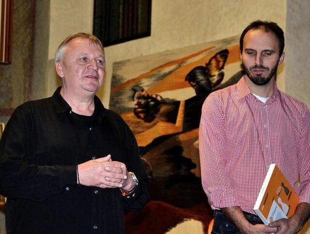 Předseda správní rady Komunitní nadace Blanicko-Otavské Miroslav Procházka (vlevo) a Aleš Kozák, ředitel Institutu pro památky a kulturu zahájili adventní koncert.