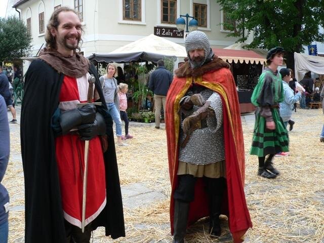 Hudbu si sem přišel poslechnout i sám český král Přemysl Otakar II. se svým doprovodem.