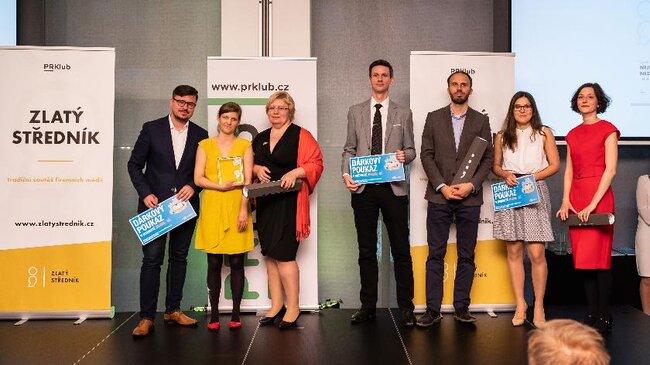 Ocenění v kategorii Nejlepší časopis a noviny neziskového sektoru za rok 2018 společně na pódiu