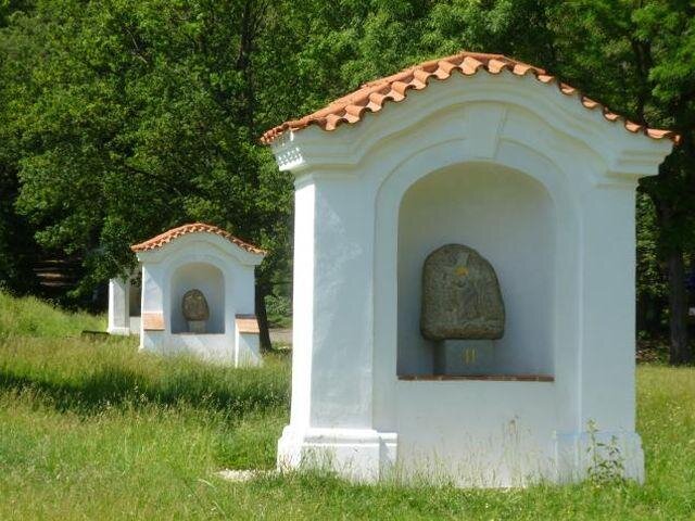 Detail jedné ze 14 kapliček v areálu Skalka u Mníšku pod Brdy