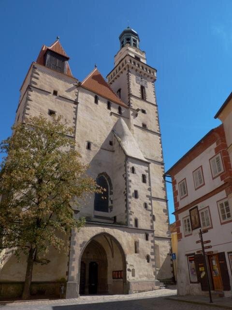 Pohled na vstupní portál