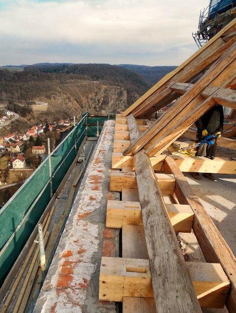 Dřevěné konstrukce krovu musely být na mnoha místech vyměněny za nové kvůli napadení dřevokaznými houbami i hmyzem.