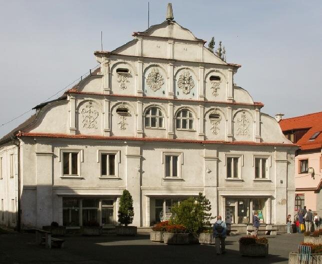 Jedna z nejstarších budov v Nýrsku ze 16. století, byla od roku 2005 postupně opravována díky přeshraniční spolupráci Bavorska a České republiky. Sídlí v ní muzeum, knihovna a přednáškový sál. 