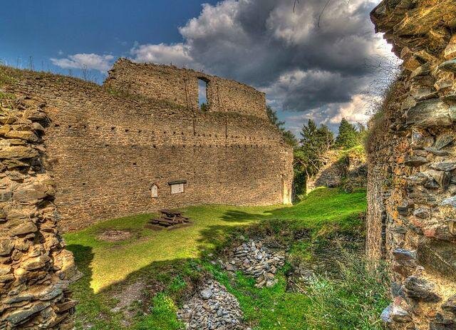 Hrad Buben, od paláce k bráně