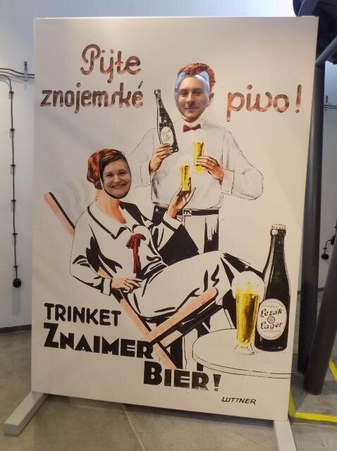 Při slavnostním otevření expozice pivovarnictví si mohli návštěvníci pořídit snímek na památku.
