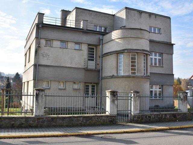 Pohled na Bargerovu vilu z ulice