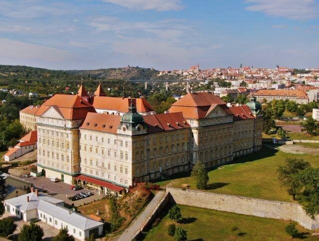 Celkový pohled na Loucký klášter ve Znojmě