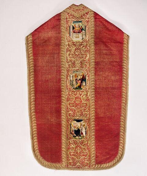 Kasule s výšivkou Arma Christi – Řím, dílna papežského dvora (Angelo Broncone ?), kolem 1655–1660 