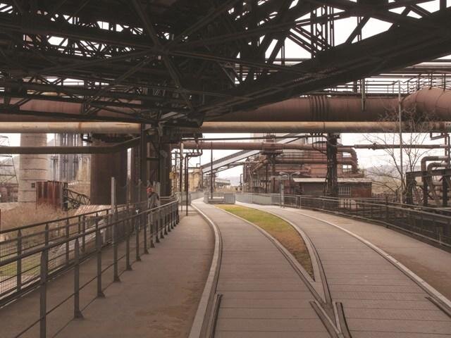 V části bývalé koksovny Völklinger Hütte bylo vytvořeno dvanáct tematických zahrad vytvářejících jedinečný dialog přírody s industriální památkou. 