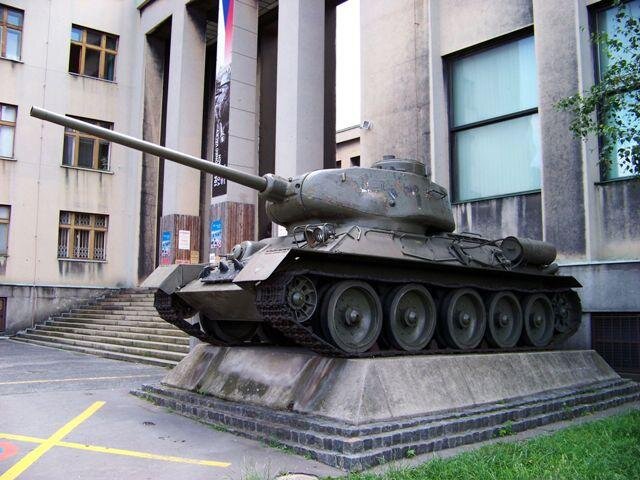 Tank na nádvoří Armádního muzea na Vítkově