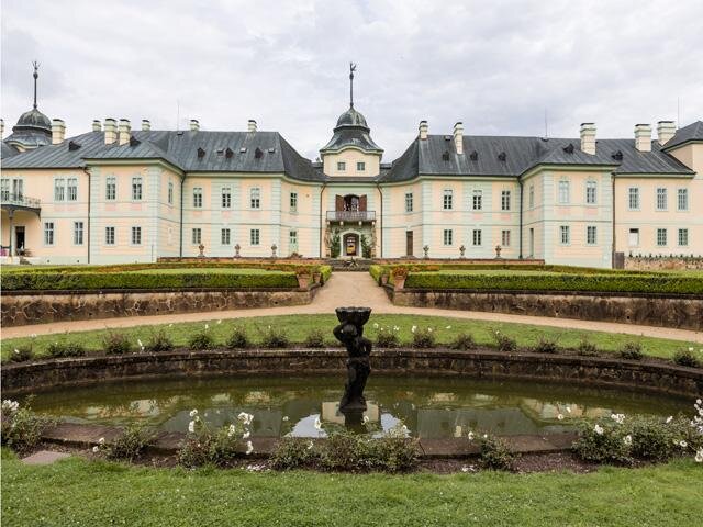 Pohled na zámek Manětín