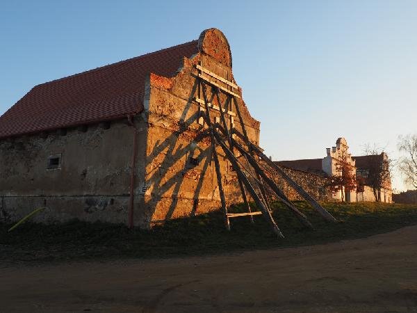 Špejchar borotínského statku před opravou
