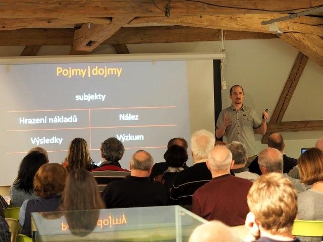 Filip Prekop z Národního památkového ústavu v Lokti hovořil o příkladech kofinancování archeologických výzkumů při stavebních pracích v Karlovarském kraji.
