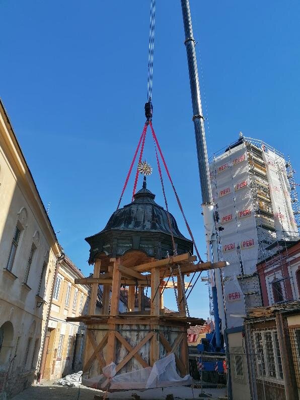 Rekonstruovaná lucerna před opětovným vyzdvižením