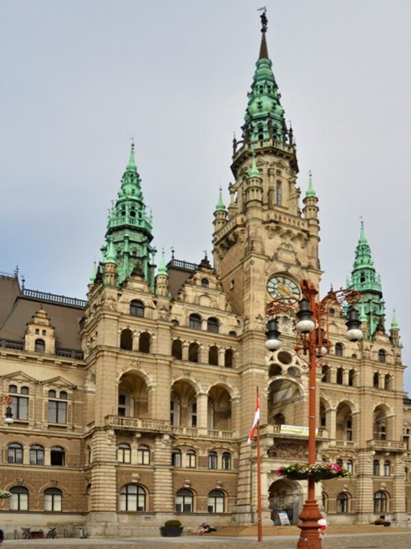Společnost Antikhaus realizovala výměnu a repasi několika původních historických špaletových oken historické radniční budovy. 