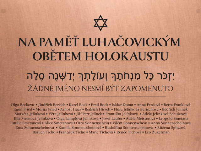 Nadační fond podpořil realizaci plakety na paměť luhačovickým obětem holokaustu umístěné na Městské knihovně.