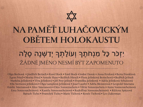 Nadační fond podpořil realizaci plakety na paměť luhačovickým obětem holokaustu umístěné na Městské knihovně.