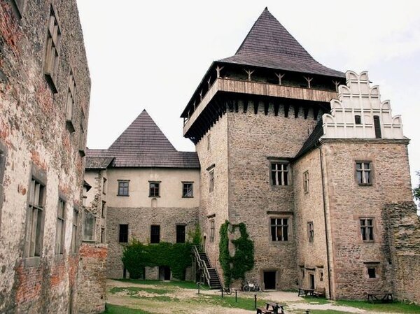 Na přednášce bude prezentována také obnova hradu Lipnice nad Sázavou.