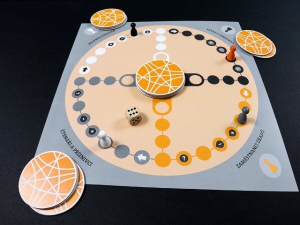 Deskovou hru Člověče, zapoj se PROPAMÁTKY si můžete objednat na stránkách projektu Srdcerváči.