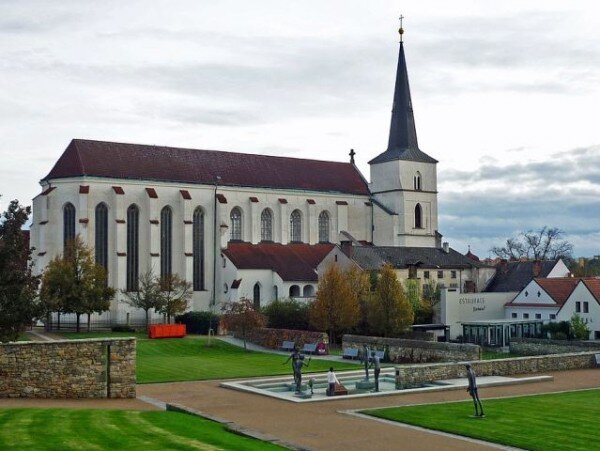 V rámci projektu ArchiMyšl bude připomenuto 15. výročí obnovy Klášterních zahrad v Litomyšli.