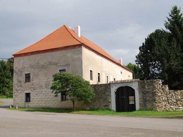 Současný stav panského sídla od severu