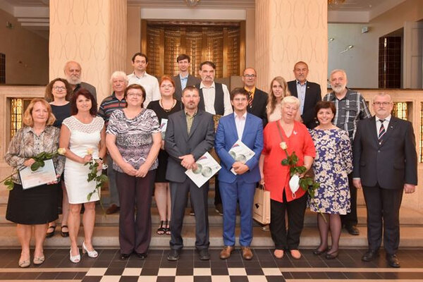 Dobrovolníci ocenění za památkovou péči a držitelé pamětních plaket za péči o válečné hroby
