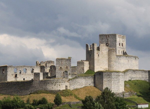 Hrad Rabí nabídne v adventním čase podvečerní prohlídky při svíčkách. 