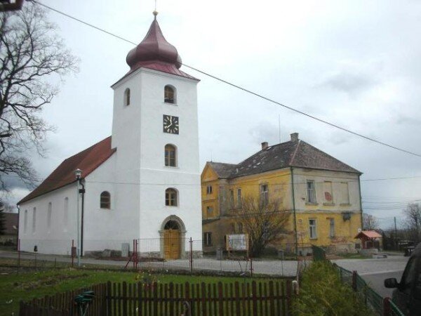 Rekonstruovaný kostel sv. Kateřiny v obci Křižovatka