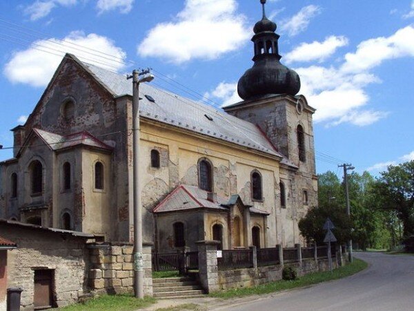 Na projekt obnovy kostela sv. Jiří v Dobranově přispěli lidé v jarní výzvě 2016 částkou 12 632 korun a grant od ČSOB činil 40 tisíc korun (archivní snímek).  