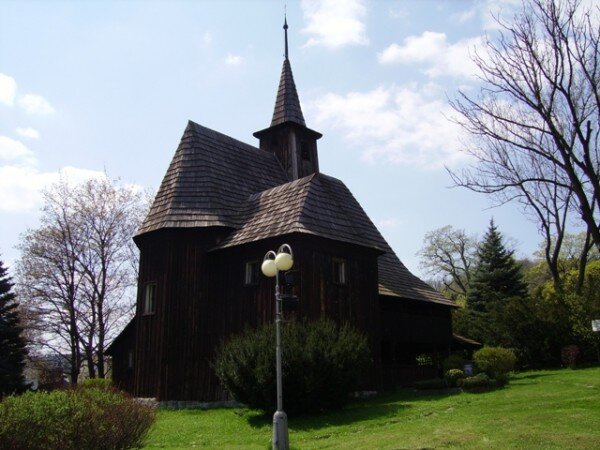 Kostel sv. Ondřeje v Hodslavicích je nejstarším kostelem v Moravskoslezském kraji. Díky dendrologickému průzkumu se podařilo jeho stáří datovat do roku 1482.