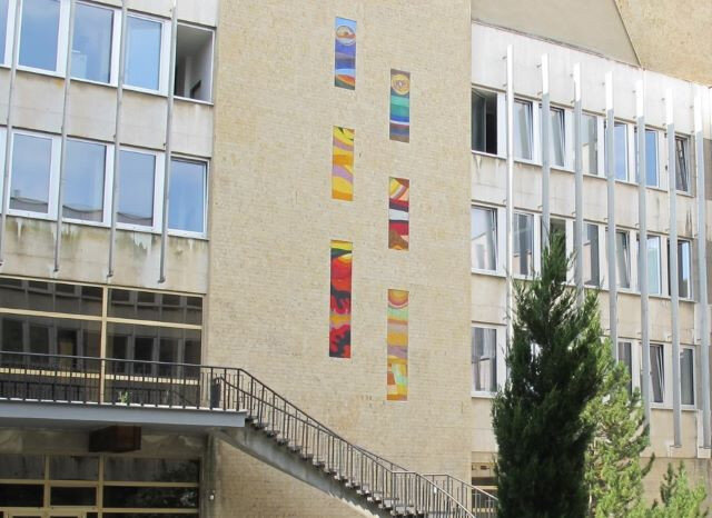 Část mozaiky Země původně umístěné na budově magistrátu Mostu od Jaroslava Bejčka (ilustrační foto)