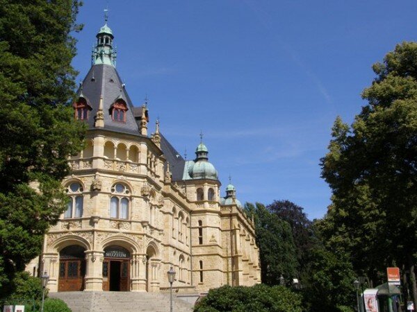Severočeské muzeum v Liberci získalo v roce 2012 dotaci na revitalizaci rajské zahrady a muzejního parku. 